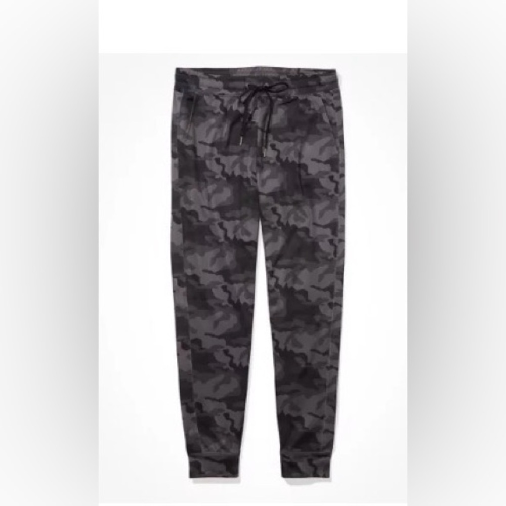 XXL American Eagle high camo waisted everywhere jogger